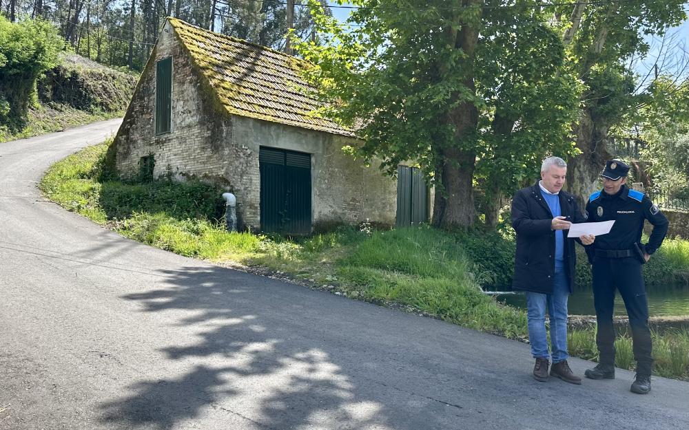 O Alcalde visita as obras de asfaltado dos camiños da Ascensión -A Miranda, Tallós, As Barrancas e A Miñoteira en Valeixe