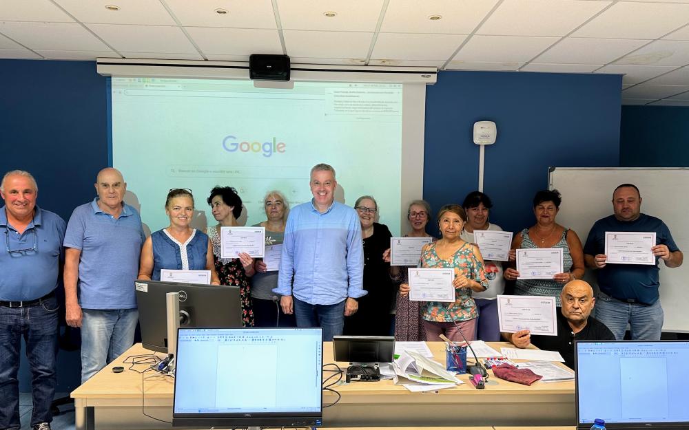 Tamén clausuramos o curso de competencias dixitais para maiores
