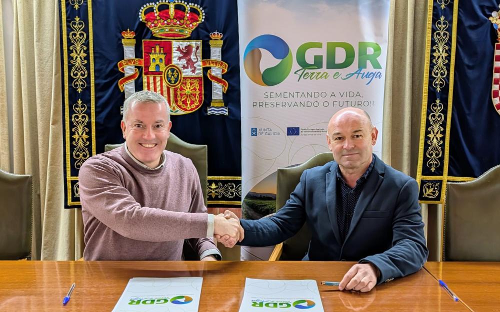 O Concello e a Asociación GDR Condado Paradanta asinan o convenio de colaboración que permitirá impulsar o proxecto “A Cañiza, capital do Xamón”.