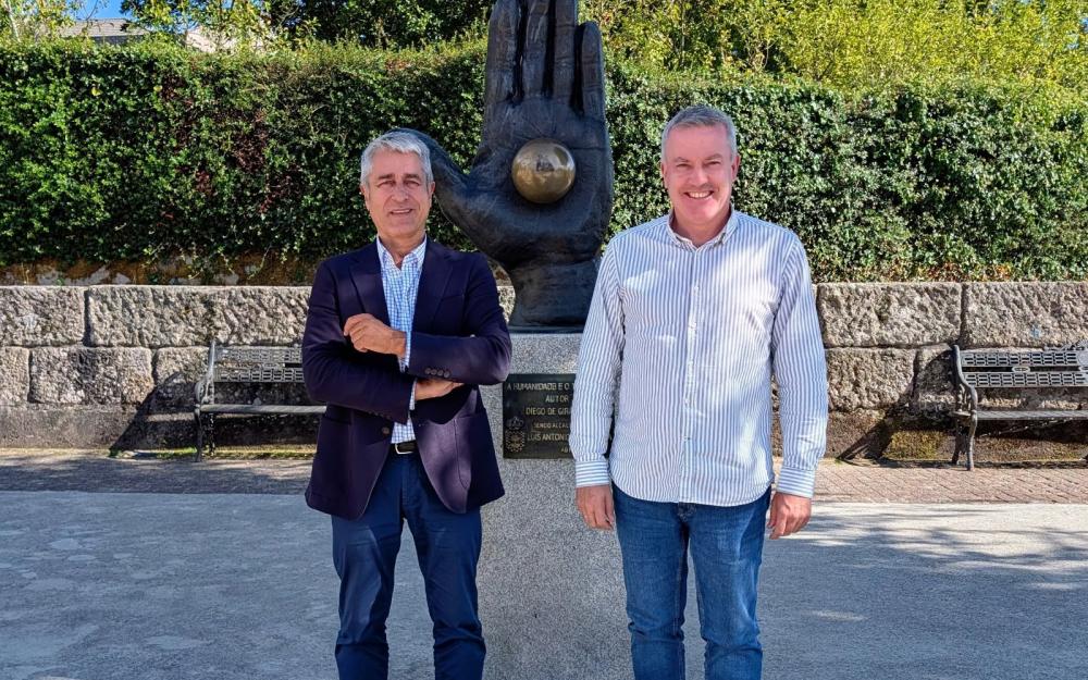 O Alcalde recibe na Caniza ao novo Cónsul Honorario de México en Galicia