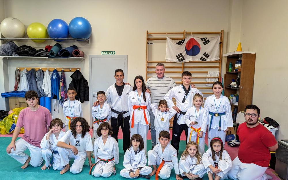 Os alumnos de taekwondo da Cañiza consiguen novos triunfos