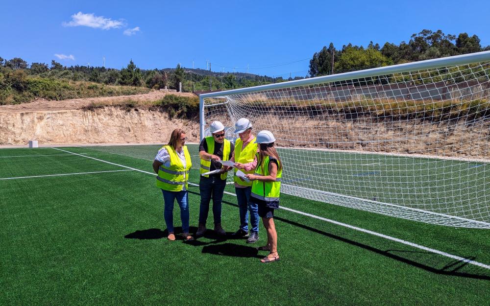 Avanzan a bo ritmo as obras de reforma do Campo de Fútbol de Augas Férreas