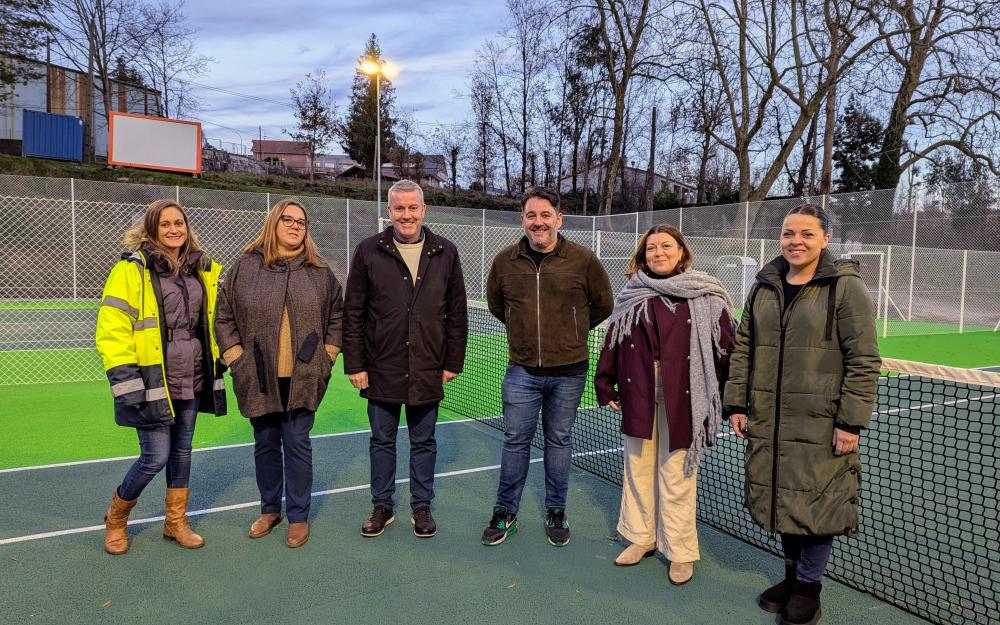 O Alcalde visita as obras de reforma integral das pistas de tenis municipais rematadas nestes primeiros días de xaneiro