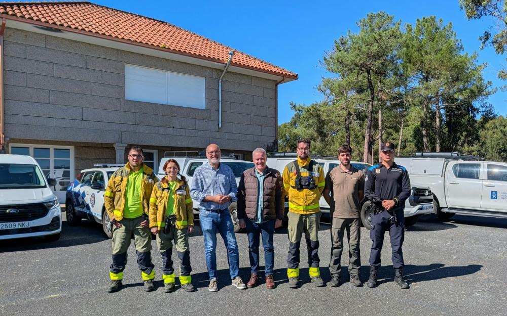 O Alcalde da Caniza visita as brigadas de SEAGA despregadas no Pateiro para reforzar a loita contra os incendios forestais  O Alcalde visitou as brigadas de SEAGA, a Empresa Pública de Servizos Agrarios Galegos, despregadas na Caniza durante a campaña de verán (do 3 de xullo ata o 15 de outubro) para realizar labores de vixilancia e extinción de incendios forestais por encargo da Xunta de Galicia, ao abeiro do Plan de prevención e defensa contra os incendios forestais de Galicia (PLADIGA 2026).  Luis Piña e