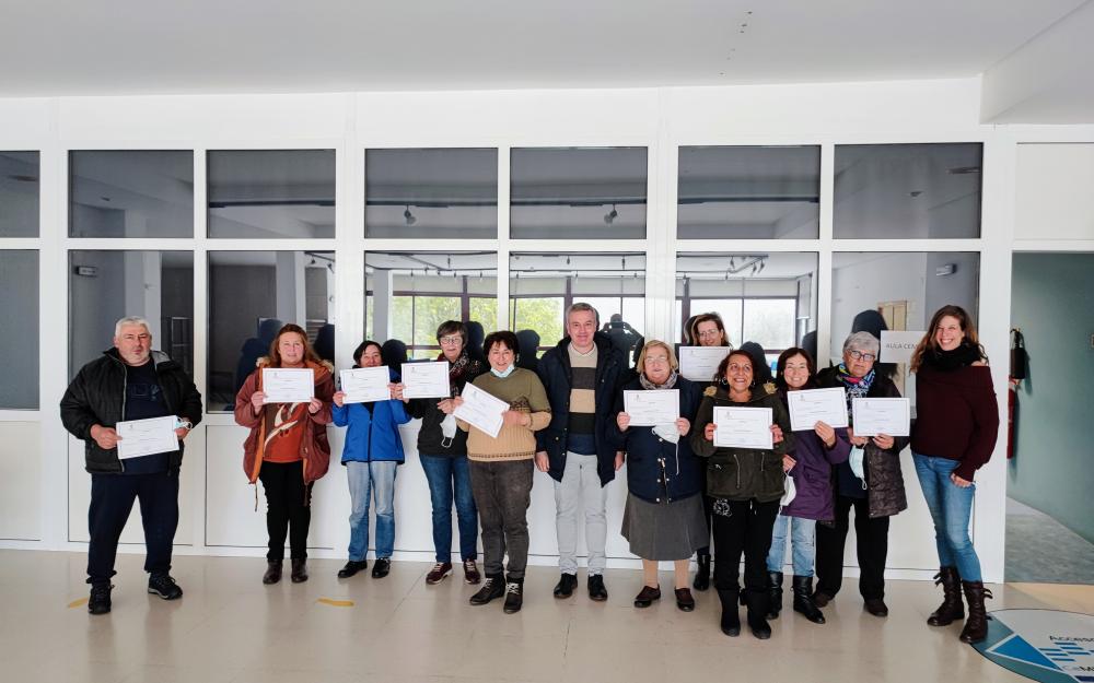 entrega de diplomas del curso de informatica basica celebrado en marzo de 2022