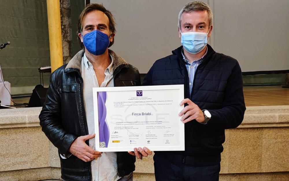 Novo distintico SICTED para otra casa de turismo rural de A Cañiza: Finca Briaví