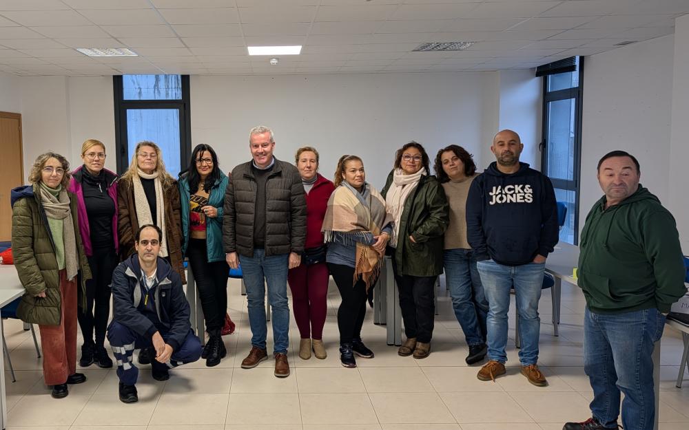 O Alcalde Luis Piña visita a II edición do curso de Almacén do Programa «Talento 45+»