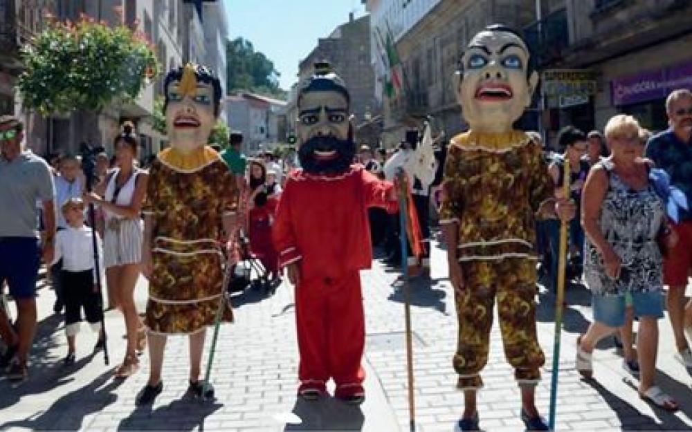 Centenarios Cabezudos da Cañiza. Pasarrúas o 14 de agosto a partires das 12 da mañá