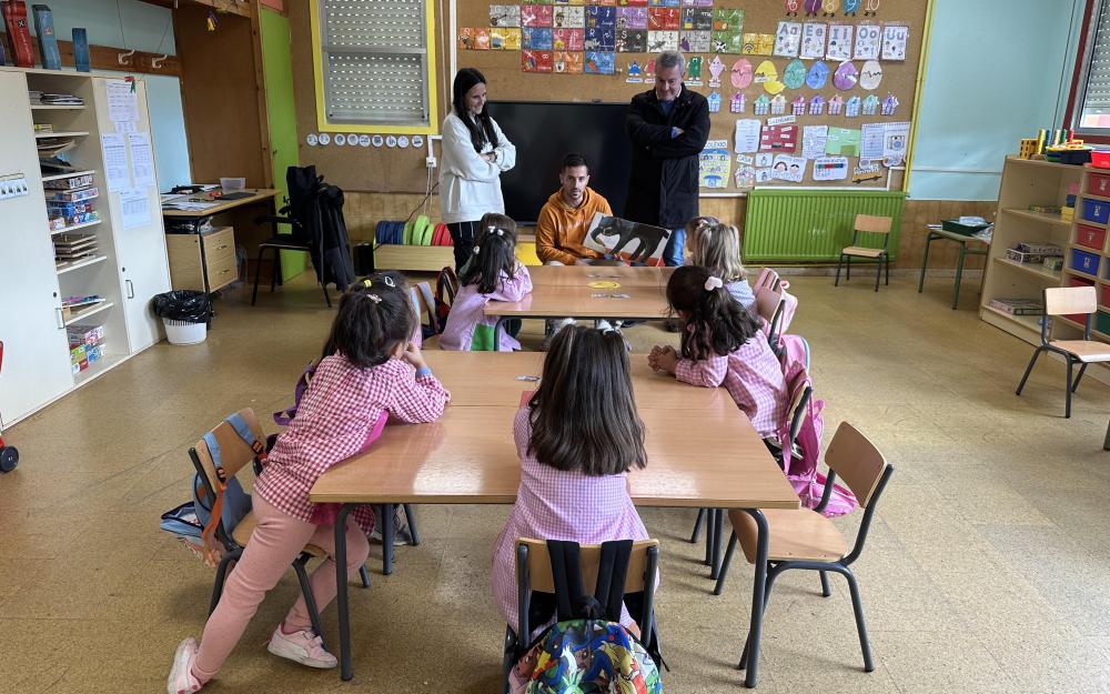 O Alcalde visita os centros escolares de Valeixe e A Cañiza para escoitar da man das súas Directoras como transcorreu o inicio deste novo curso escolar