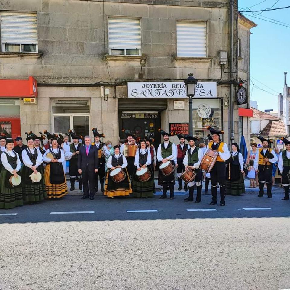A Banda de gaitas Xarabal fixo o acompañamento procesional na celebración do Santo Cristo da Agonía