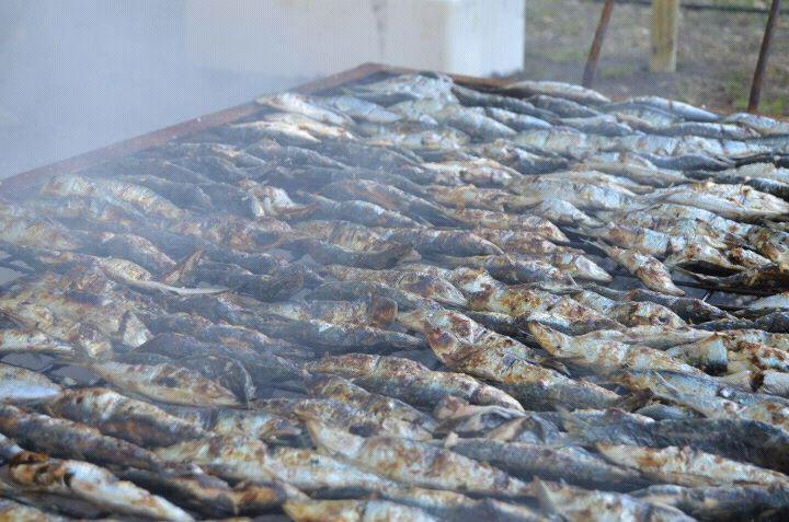 Sardiñada popular o 21 de agosto de 2022 na Carballeira do Cacharado